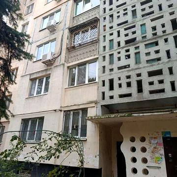 Трёхкомнатная квартира на Таирова. ТЦ Вузовский. Средний этаж