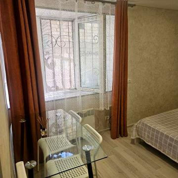 Сдаю 1к квартиоу в центре с евроремонтом,,можно  на  короткий  срок