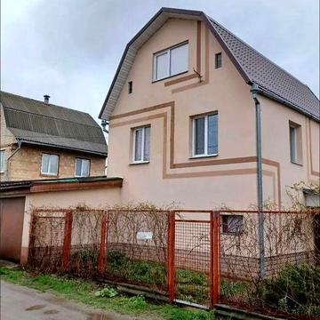 Продаж 3 поверхового будинку з гаражем і ділянкою