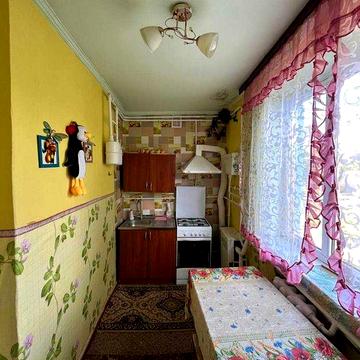 Продам 1-кімнатну квартиру 38.2 м Цегляний будинок. Засклений балкон.