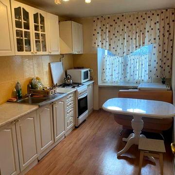 Продаж 4 кімн. квартири вул.Набережна 8