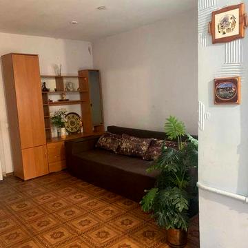 Здається 1 - к. квартира в центрі