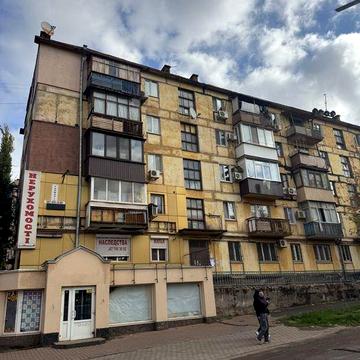 Продам Трехкомнатную квартиру на Артеме ул.Тесленко Саксаганский р-н.