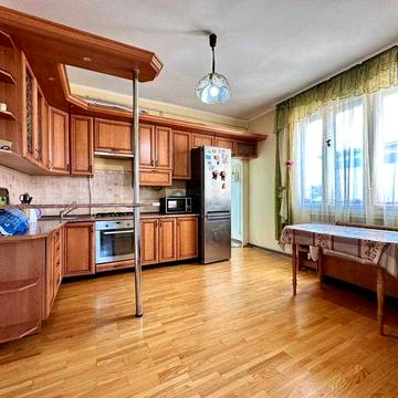 Продаж частини будинку з ділянкою у м.Дрогобич (вул. Довбуша)