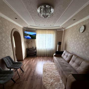 Сучасна 2-кімнатна квартира після ремонту в центрі Косова
