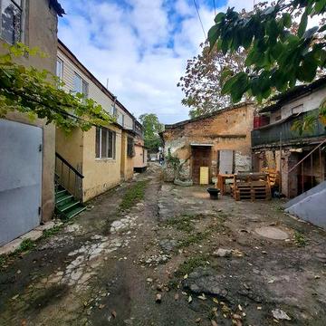 Квартира со своим палисадником !