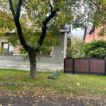 Продається будинок в місті Тячів по вулиці В.Стуса (Толстого) 20