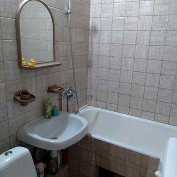 Здам в оренду свою 2х. ком. кв . м. Армійська.