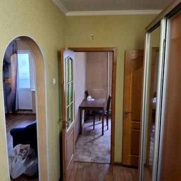 Продам однокімнатну квартиру на Молодіжному, зупинка Героїв України.