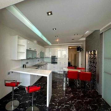 Сдаётся видовая квартира для большой семьи на проспекте Науки 23