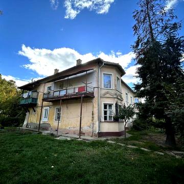 Продається 2-кімнатна квартира біля Ужгородського замку