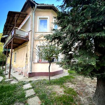 Продається 2-кімнатна квартира біля Ужгородського замку