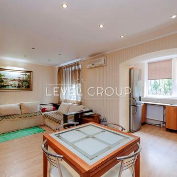 Продаж 2-кімн. квартири 80 м2, з ремонтом та гаражем в смт Глеваха