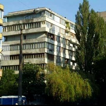 Трикімнатна квартира біля  метро Житомирська!