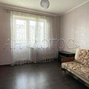 Продажа 2 комнатной квартиры. Два балкона, большая кухня.