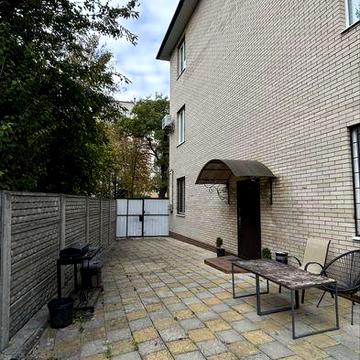 Продається таунхаус у центрі міста!