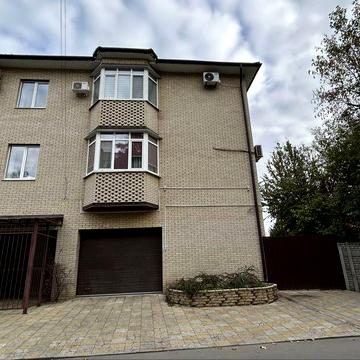 Продається таунхаус у центрі міста!