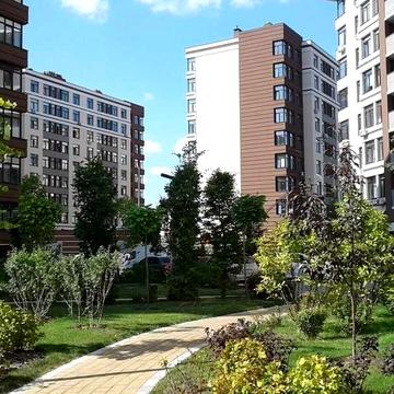 Юнацька вул., 8
