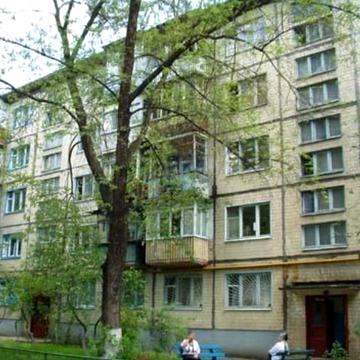 Мілютенка вул., 23