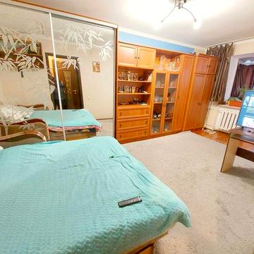 Продам 1-ком кварт 40кв.м на ВАРНЕНСКОЙ с УВЕЛИЧЕНОЙ узаконен ЛОДЖИЕЙ