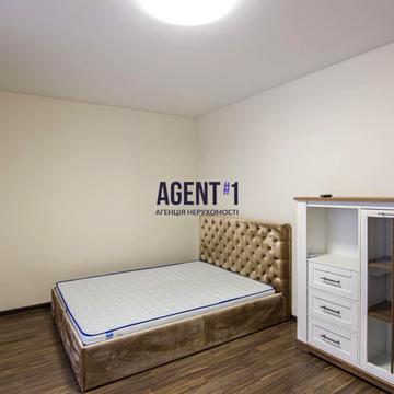 Черкаська вул., 8