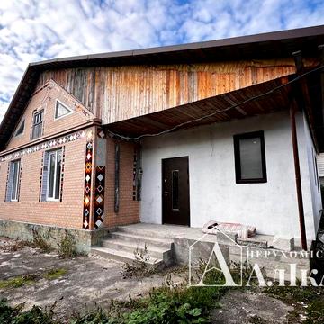 Продам світлий просторий будинок в хорошій локації