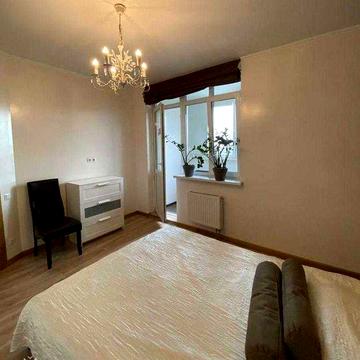 Здається в оренду простора 1-к квартира на вул. Саперно-Слобідська, 24