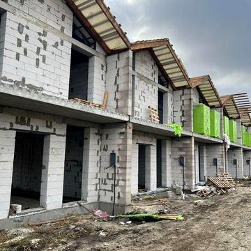 Таунхаус 90 м.кв. З паркомісцем та заднім подвірʼям