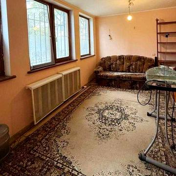 Продам 4-к квартиру с ремонтом на Ак.Глушко (3-226-625 ЛД)