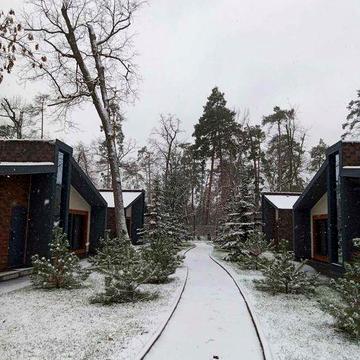 Оренда теплого будинку в лісі безпечно для сім"ї