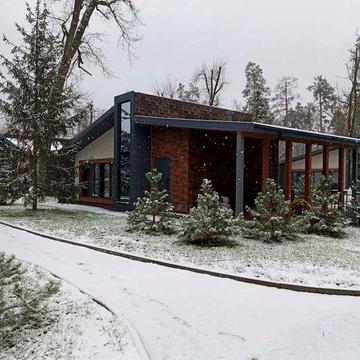 Оренда теплого будинку в лісі безпечно для сім"ї