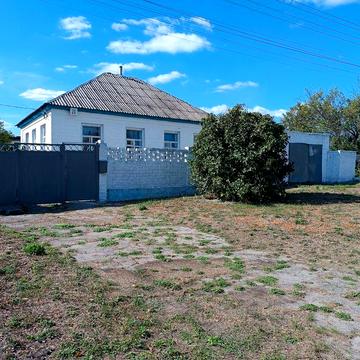 Продам дом в центре п.Андреевка