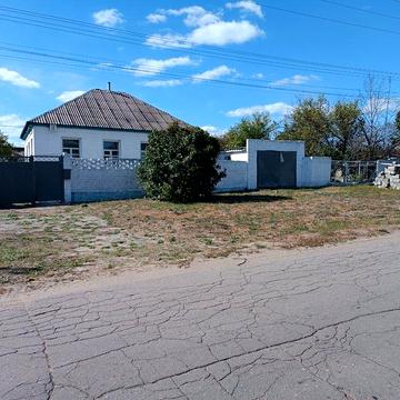Продам дом в центре п.Андреевка