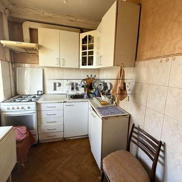 Продається простора 3-кімнатна квартира - Деснянський район.