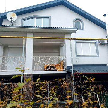 Оренда будинку з каміном.