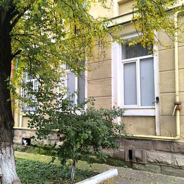 Залізнична вул., 47