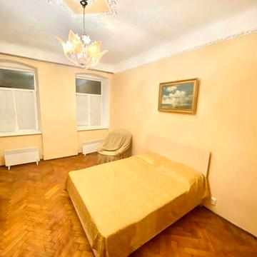 Здається 1-кімнатна квартира в Центрі.