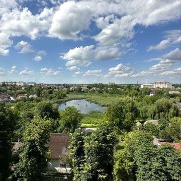Продаж 3-и кімнатна видова квартири з гарним краєвидом!