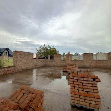 Продаж незавершеного будинку в чудовому розташуванні