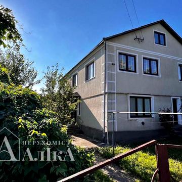 Продам двоповерхову частину будинку