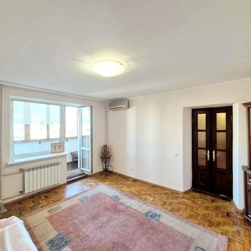 Продам 3к. квартиру. Дніпровська набережна 7. Цегляний будинок,.