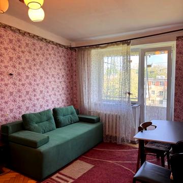Космонавтів вул., 10