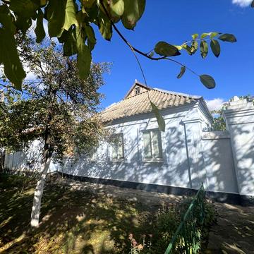 Продается гарний будинок біля міста