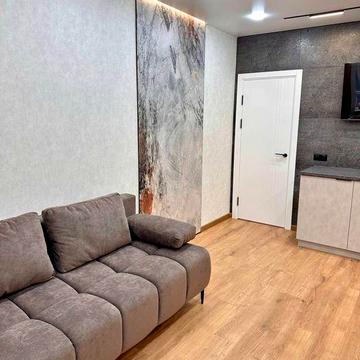 Продаж 2 кімнатної квартири з якісним ремонтом на Виставці