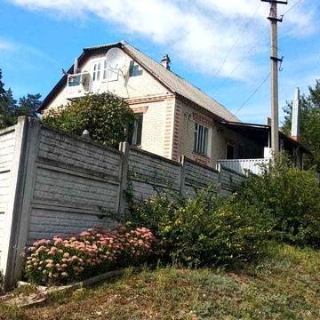 Двоповерховий будинок