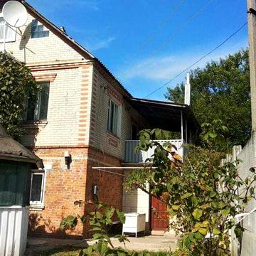 Двоповерховий будинок