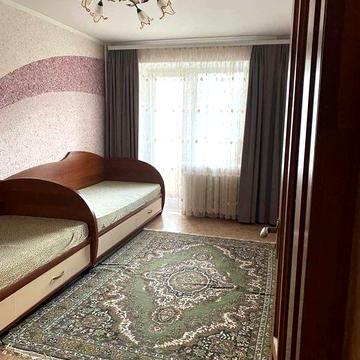 Сдам 3-х комнатную квартиру в центре