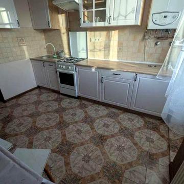 сдам квартиру на три комнаты все