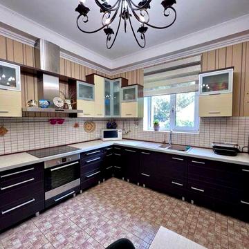 Оренда будинку . В місті . Південно захід