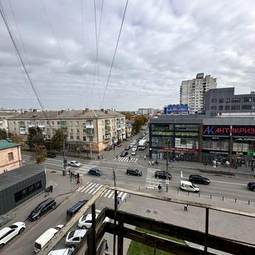 Камянецька вул., 36